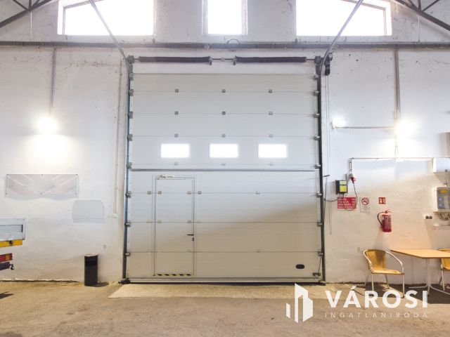 1400 m2-es raktár csarnok remek lokációval eladó