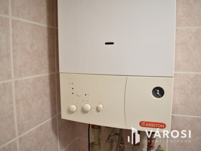 KIADÓ 64 M²-ES, KÉTSZINTES LAKÁS GYULA BELVÁROSÁBAN!